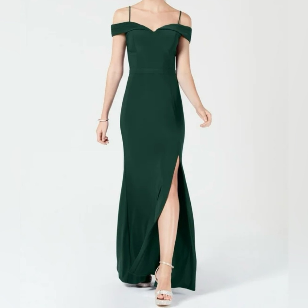 Green stretch dress for prom, bridesmaid, party and more!
 Size 3/3 .